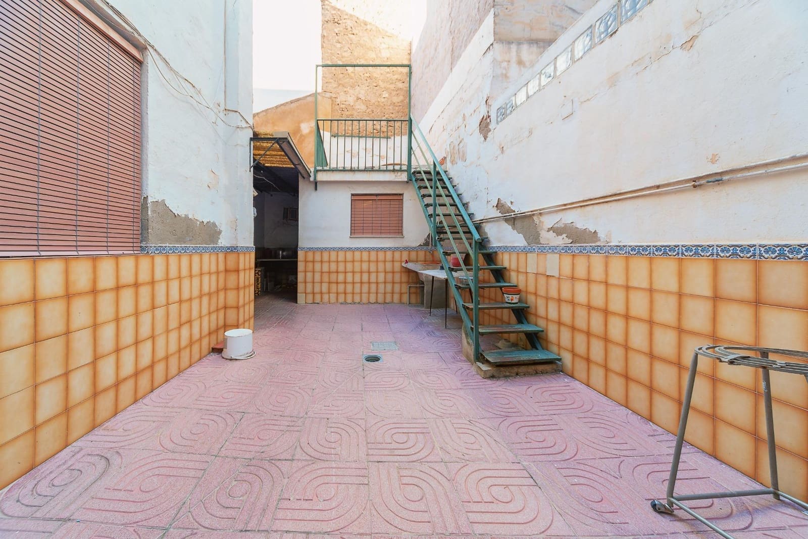 Erhverv til salg i Novelda - € 99.000 (Ref: 8741671)