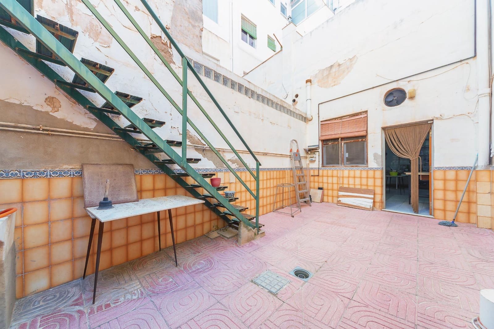 Erhverv til salg i Novelda - € 99.000 (Ref: 8741671)