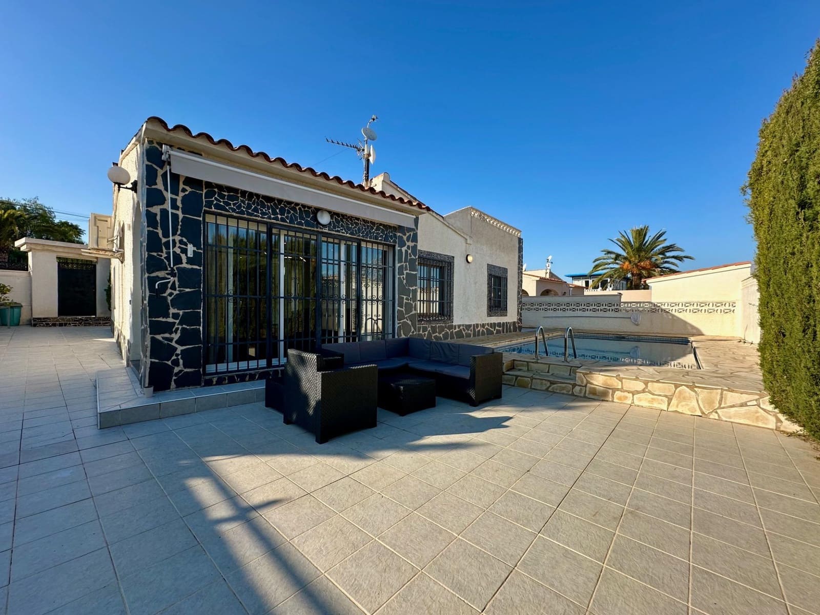 Chalet de 3 habitaciones en Albir en alquiler con piscina garaje - 2.600 € (Ref: 8767251)