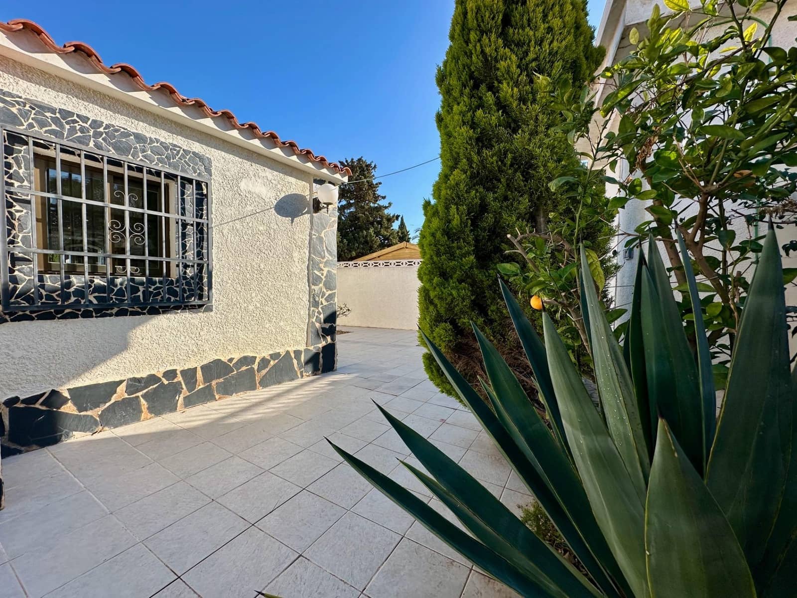 Chalet de 3 habitaciones en Albir en alquiler con piscina garaje - 2.600 € (Ref: 8767251)