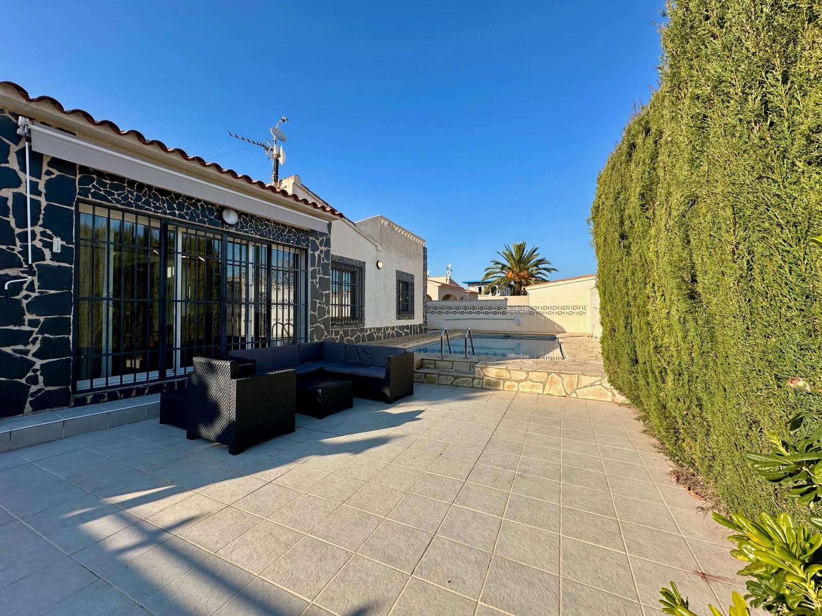 Chalet de 3 habitaciones en Albir en alquiler con piscina garaje - 2.600 € (Ref: 8767251)