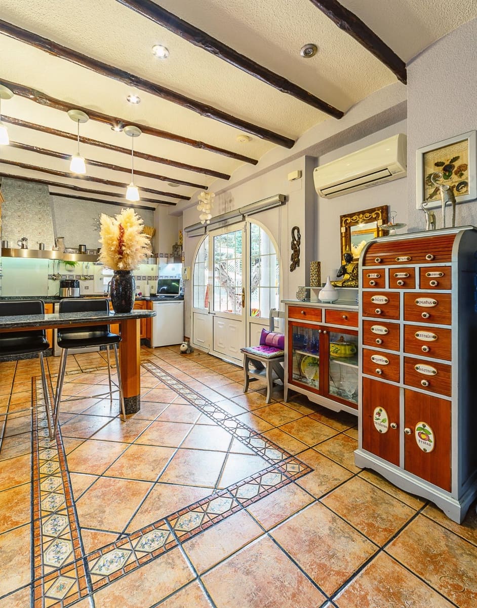 5 slaapkamer Villa te koop in Elda met zwembad garage - € 795.000 (Ref: 8786429)