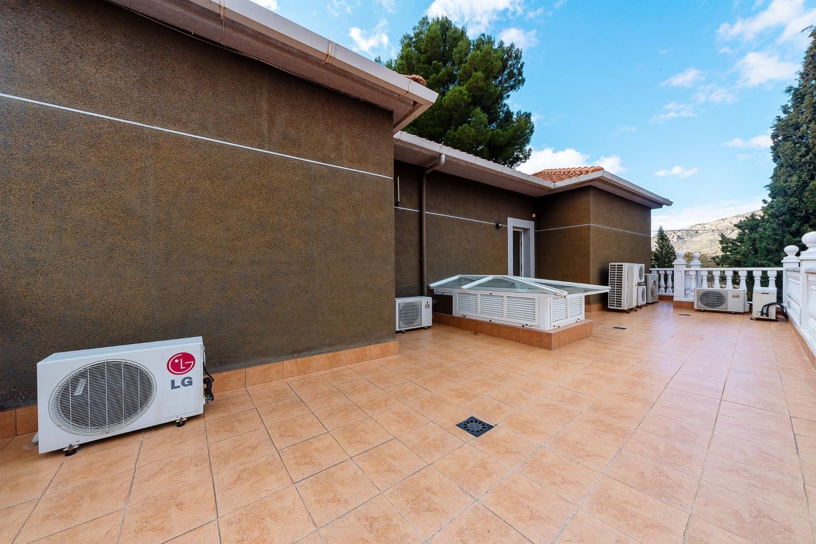 5 slaapkamer Villa te koop in Elda met zwembad garage - € 795.000 (Ref: 8786429)