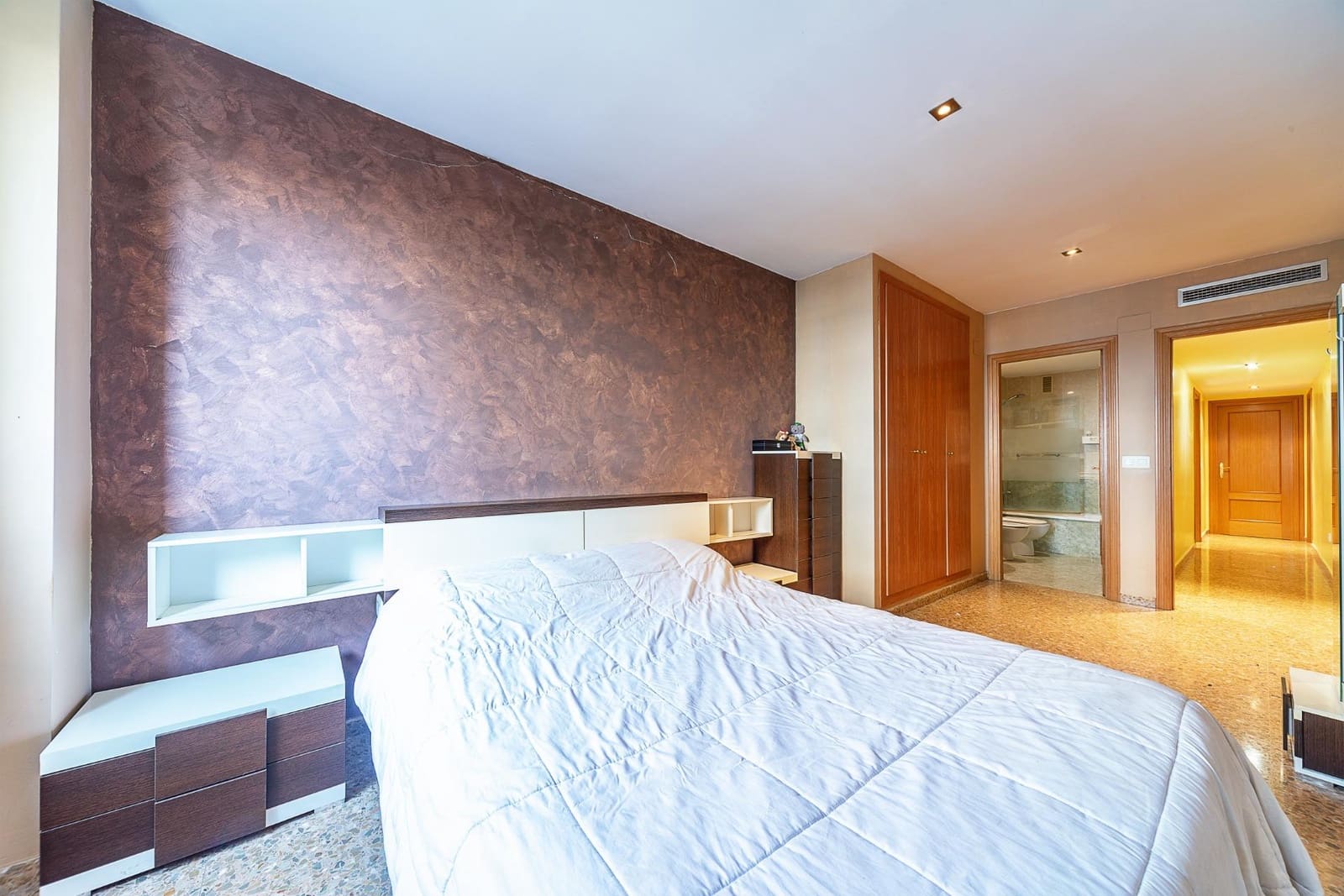 3 bedroom Flat for sale in Oliva with garage - € 149,000 (Ref: 8798837)