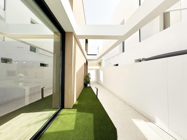 Chalet de 3 habitaciones en Torre de la Horadada, Pilar de la Horadada en venta - 599.900 € (Ref: 8809961)