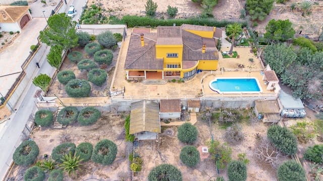 4 soverom Villa til salgs i Montepinar - La Aparecida - Raiguero, Orihuela med svømmebasseng garasje - € 799 000 (Ref: 8827491)