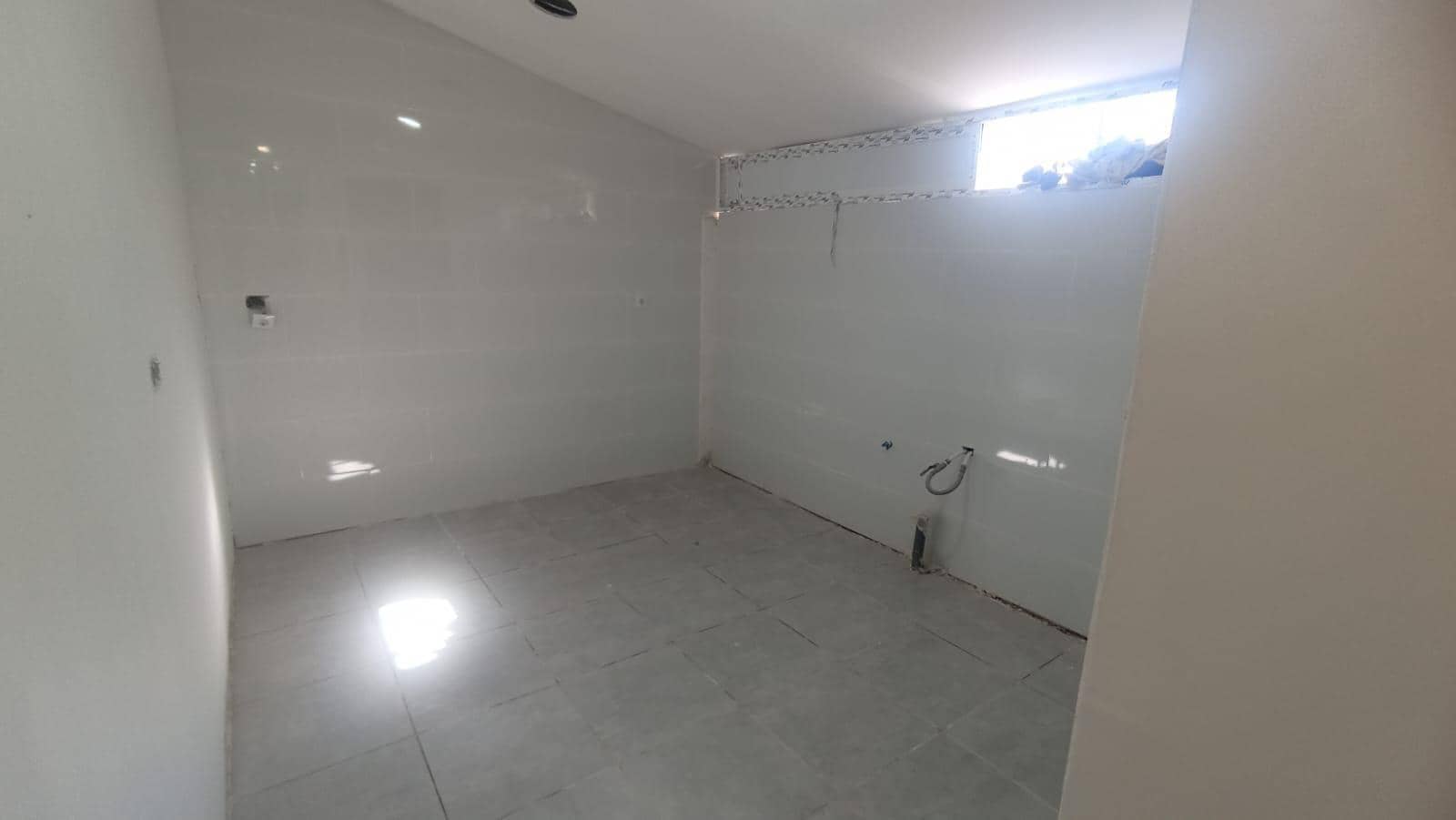 Comercial para venda em Alicante cidade - 180 000 € (Ref: 8836642)