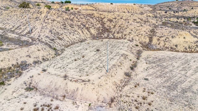 Mark till salu i Aspe - 24 000 € (Ref: 8841141)