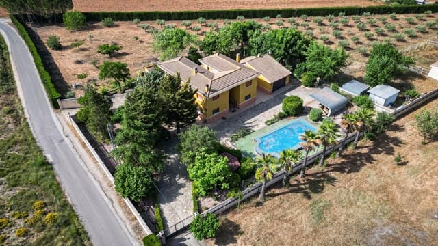 5 soveværelse Villa til salg i Banyeres de Mariola med swimmingpool garage - € 480.000 (Ref: 8847713)