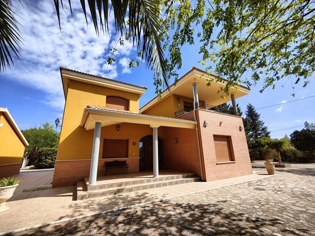 5 soveværelse Villa til salg i Banyeres de Mariola med swimmingpool garage - € 480.000 (Ref: 8847713)