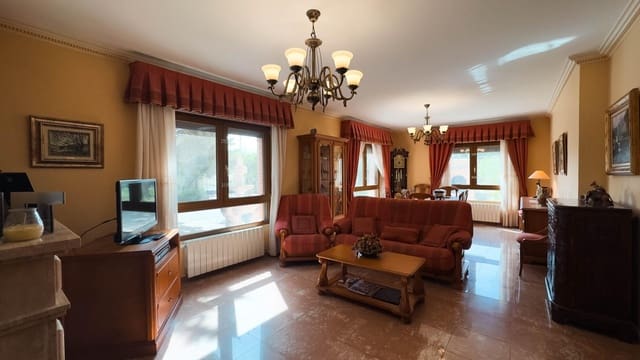 5 makuuhuone Huvila myytävänä paikassa Banyeres de Mariola mukana uima-altaan 
autotalli - 430 000 € (Ref: 8847713)