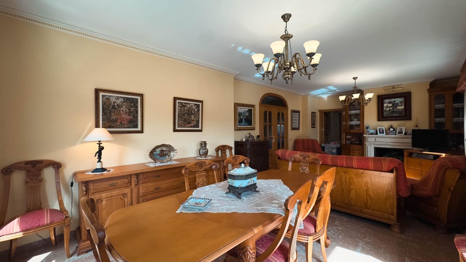 5 makuuhuone Huvila myytävänä paikassa Banyeres de Mariola mukana uima-altaan 
autotalli - 430 000 € (Ref: 8847713)