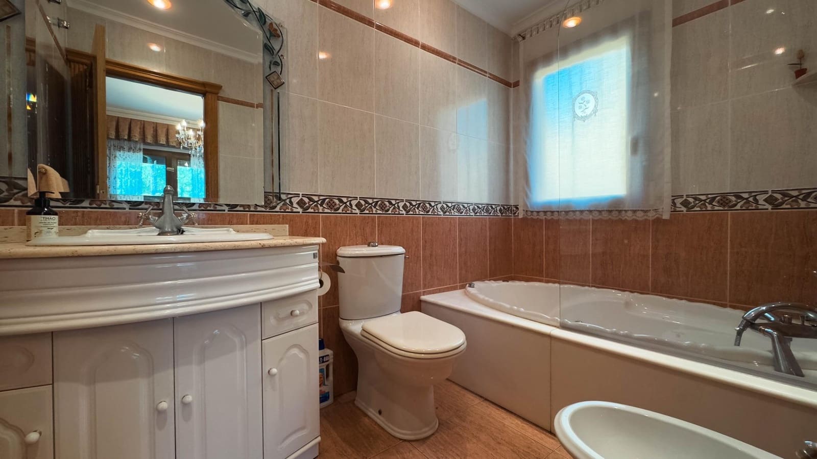 5 makuuhuone Huvila myytävänä paikassa Banyeres de Mariola mukana uima-altaan 
autotalli - 430 000 € (Ref: 8847713)