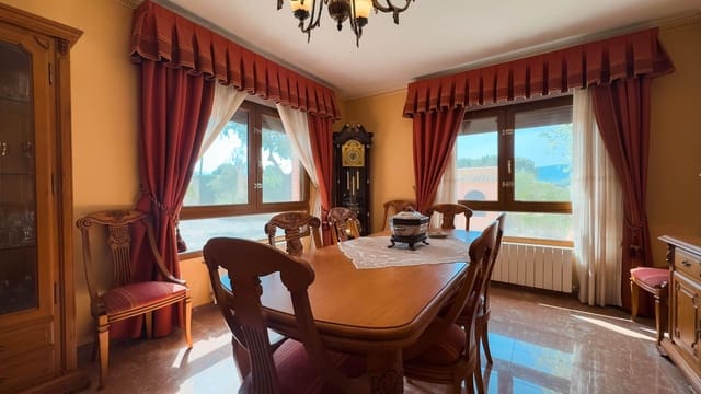 5 makuuhuone Huvila myytävänä paikassa Banyeres de Mariola mukana uima-altaan 
autotalli - 430 000 € (Ref: 8847713)