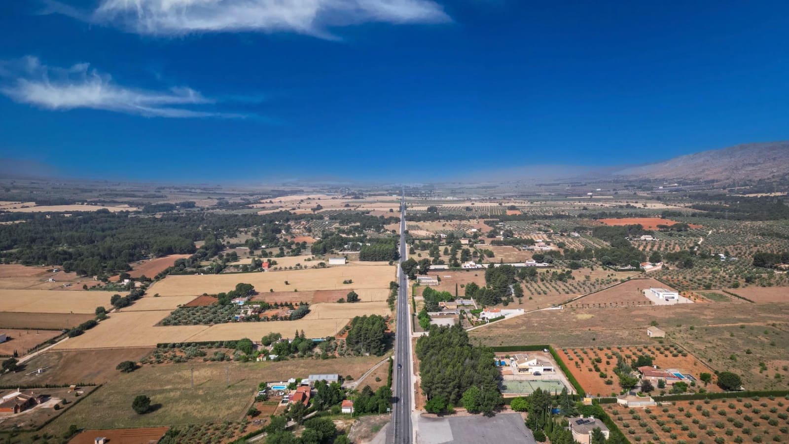 5 makuuhuone Huvila myytävänä paikassa Banyeres de Mariola mukana uima-altaan 
autotalli - 430 000 € (Ref: 8847713)