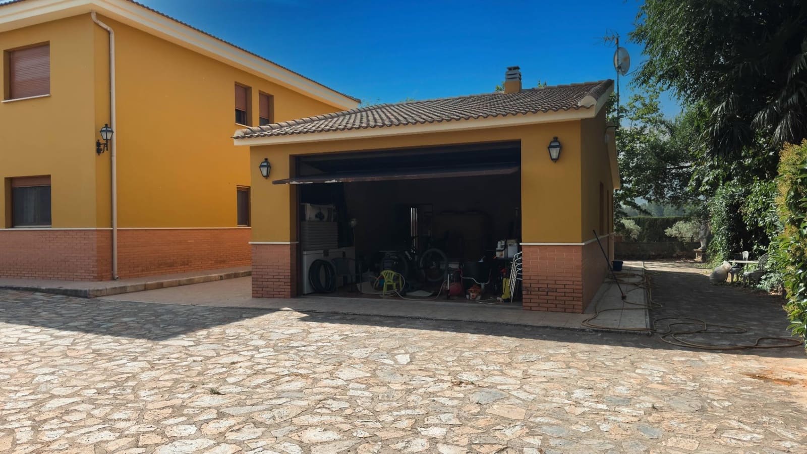 5 makuuhuone Huvila myytävänä paikassa Banyeres de Mariola mukana uima-altaan 
autotalli - 430 000 € (Ref: 8847713)