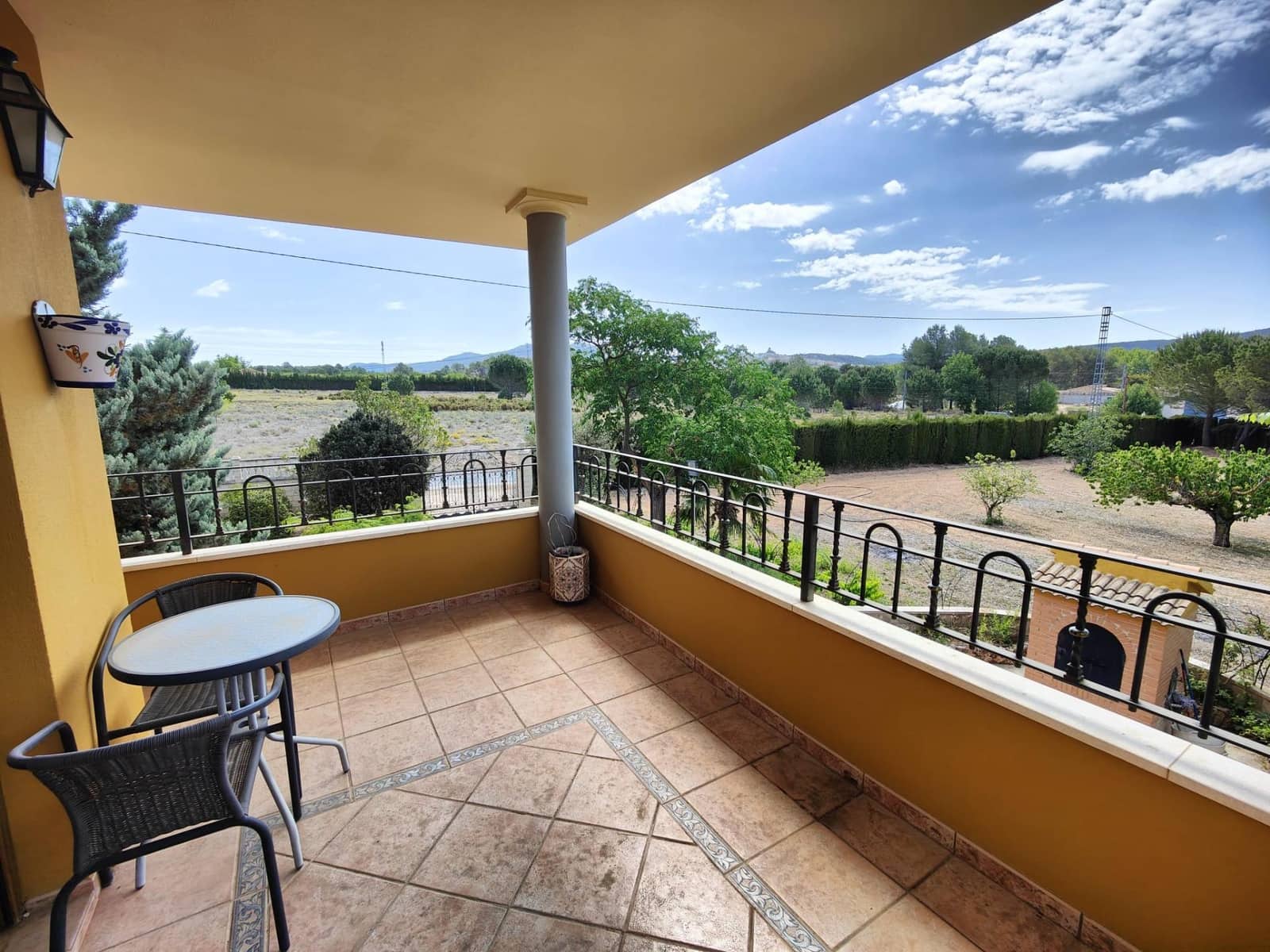 5 makuuhuone Huvila myytävänä paikassa Banyeres de Mariola mukana uima-altaan 
autotalli - 430 000 € (Ref: 8847713)