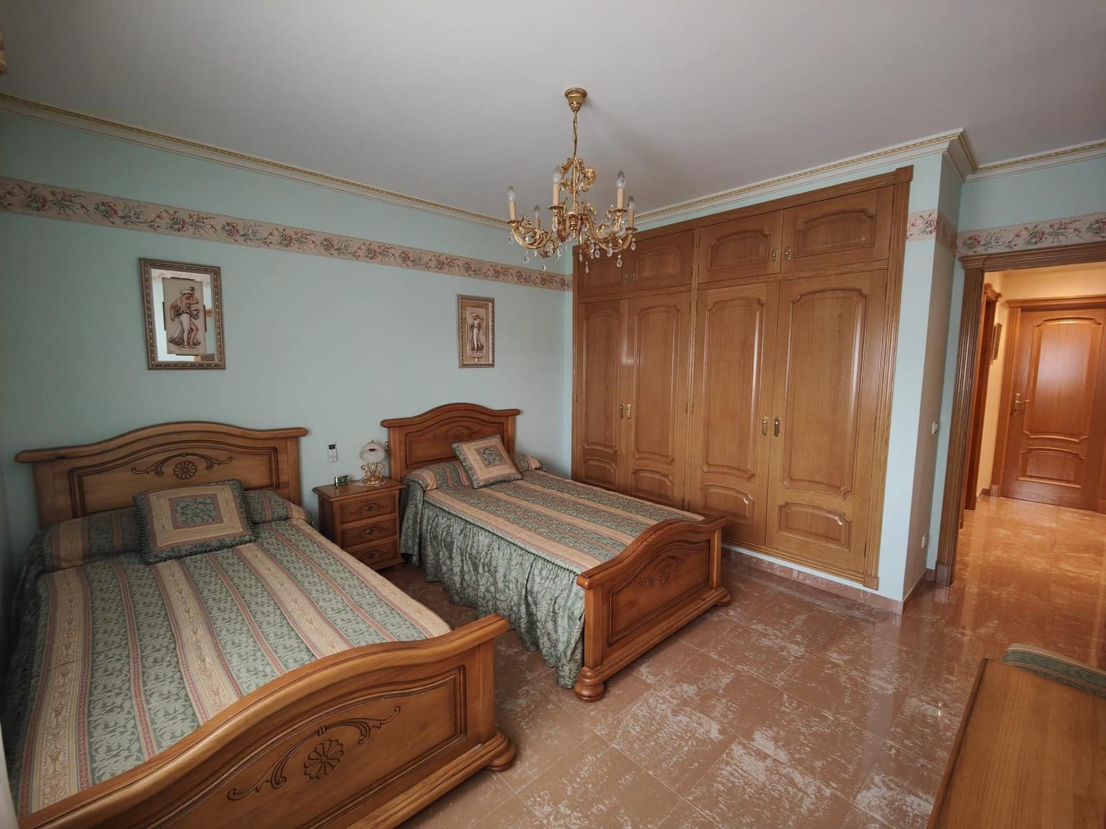 5 makuuhuone Huvila myytävänä paikassa Banyeres de Mariola mukana uima-altaan 
autotalli - 430 000 € (Ref: 8847713)