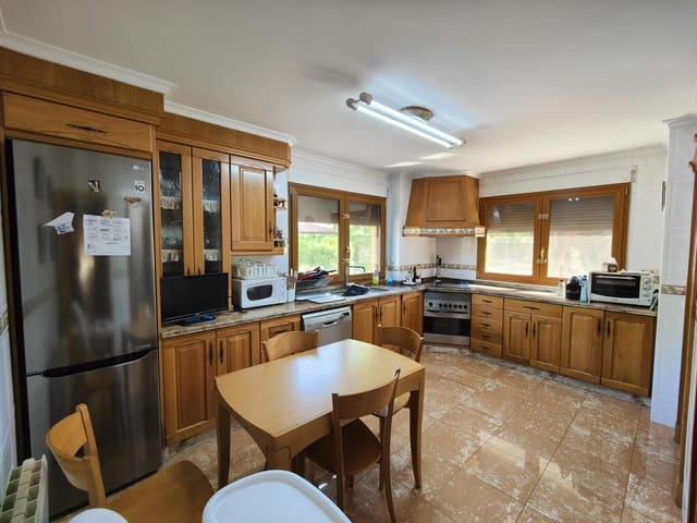 5 makuuhuone Huvila myytävänä paikassa Banyeres de Mariola mukana uima-altaan 
autotalli - 430 000 € (Ref: 8847713)