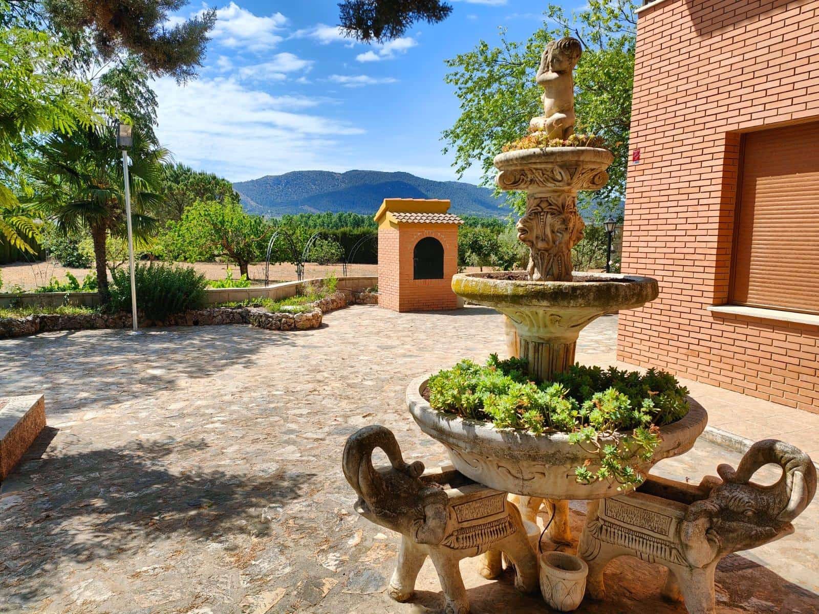 5 makuuhuone Huvila myytävänä paikassa Banyeres de Mariola mukana uima-altaan 
autotalli - 430 000 € (Ref: 8847713)