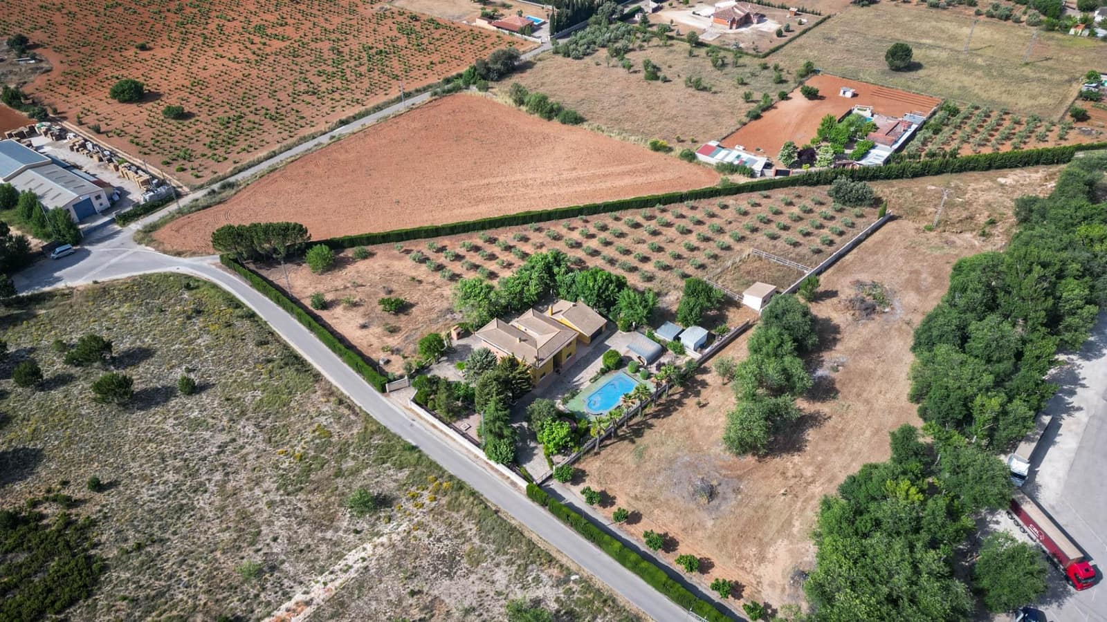 5 makuuhuone Huvila myytävänä paikassa Banyeres de Mariola mukana uima-altaan 
autotalli - 430 000 € (Ref: 8847713)