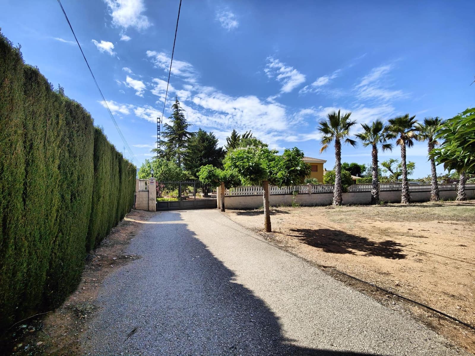 5 makuuhuone Huvila myytävänä paikassa Banyeres de Mariola mukana uima-altaan 
autotalli - 430 000 € (Ref: 8847713)