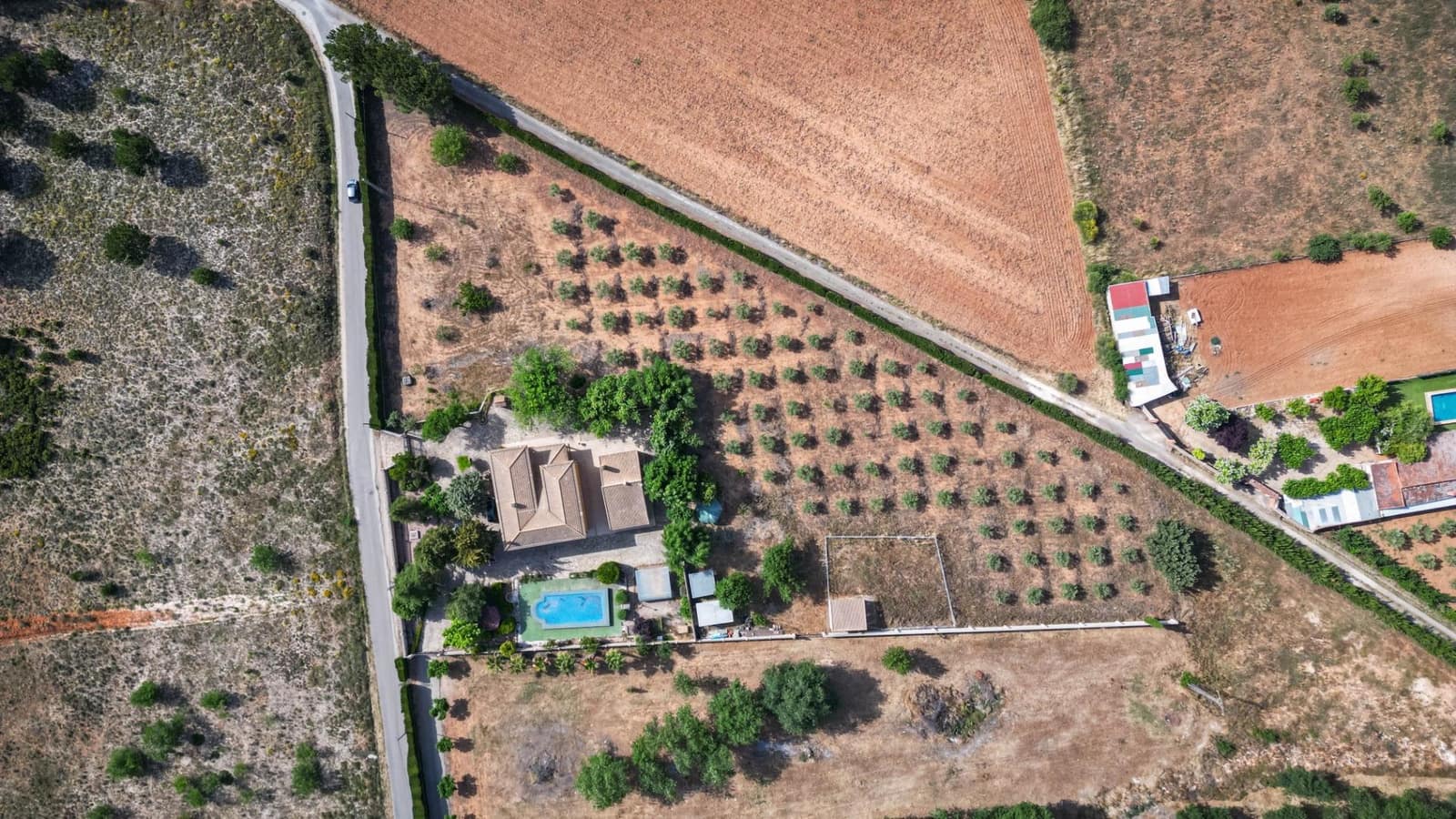 5 makuuhuone Huvila myytävänä paikassa Banyeres de Mariola mukana uima-altaan 
autotalli - 430 000 € (Ref: 8847713)