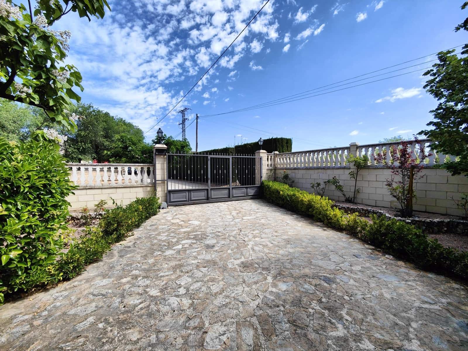 5 makuuhuone Huvila myytävänä paikassa Banyeres de Mariola mukana uima-altaan 
autotalli - 430 000 € (Ref: 8847713)