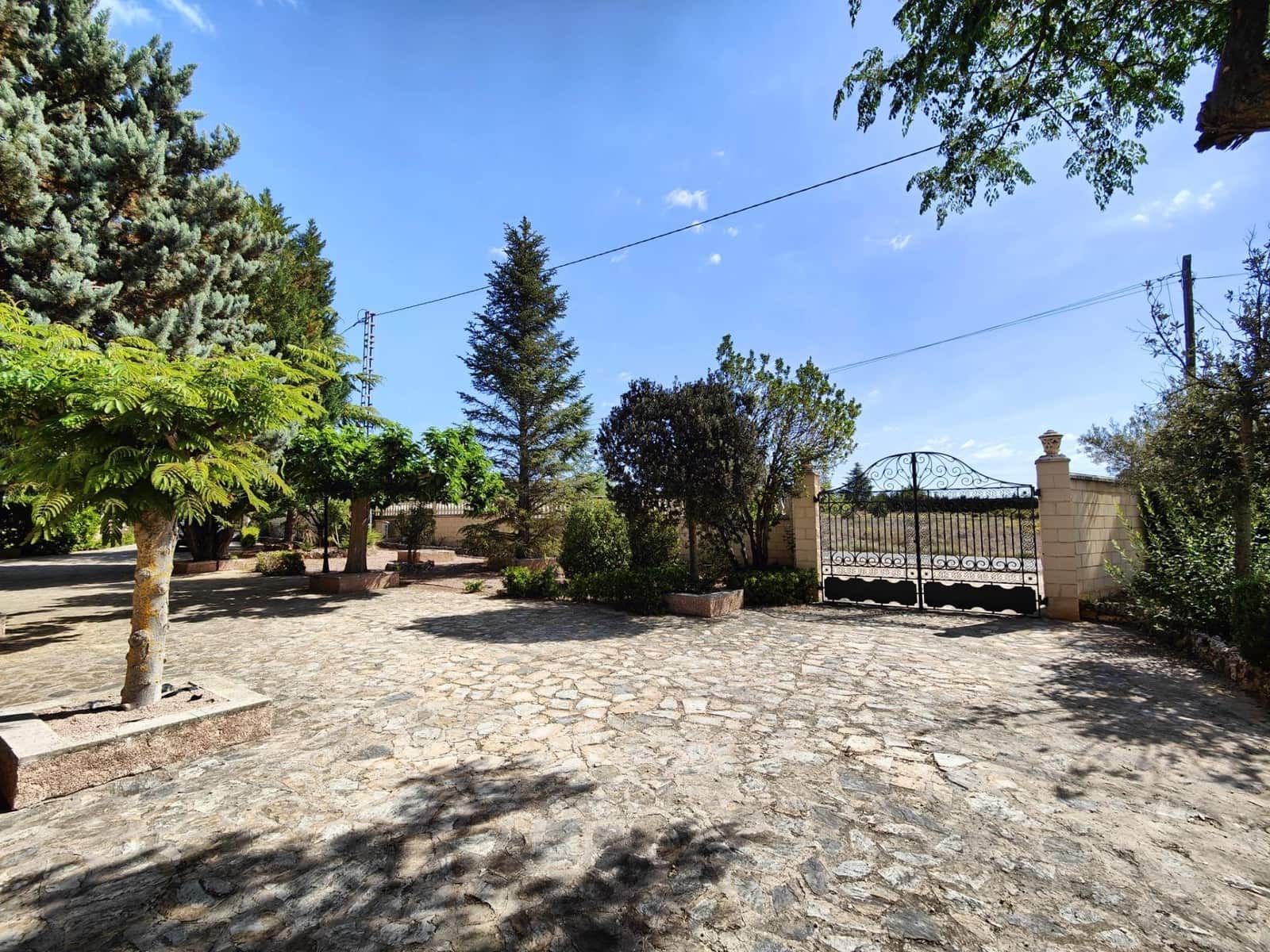 5 makuuhuone Huvila myytävänä paikassa Banyeres de Mariola mukana uima-altaan 
autotalli - 430 000 € (Ref: 8847713)