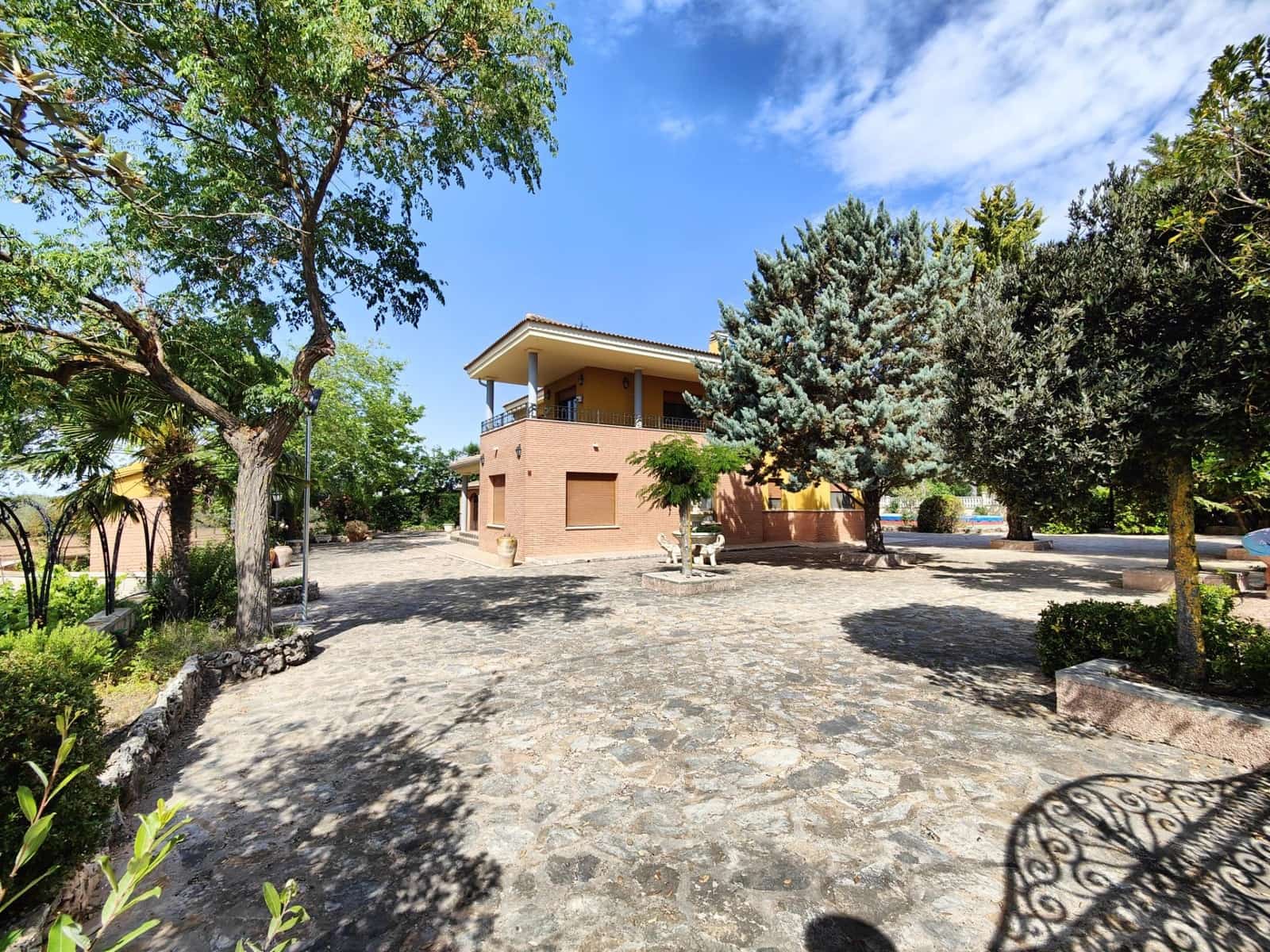 5 makuuhuone Huvila myytävänä paikassa Banyeres de Mariola mukana uima-altaan 
autotalli - 430 000 € (Ref: 8847713)