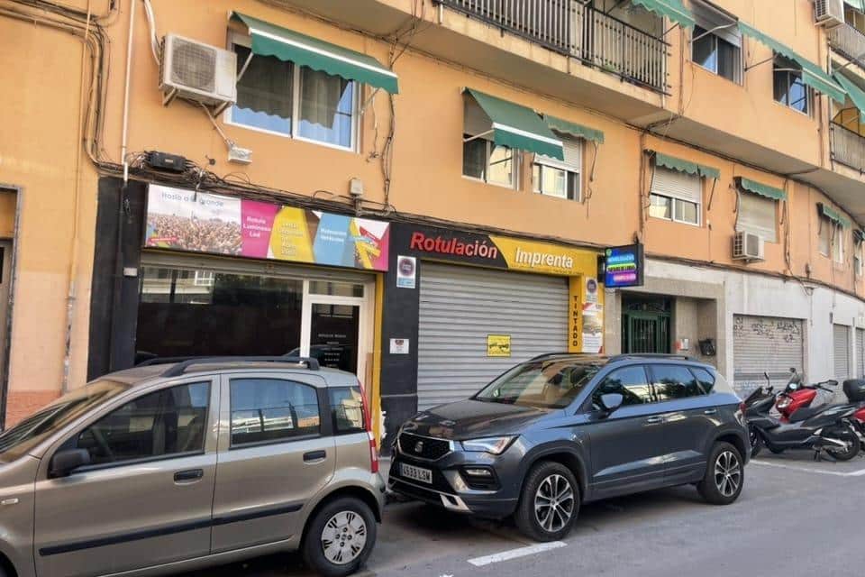 Commercial for sale in Alicante / Alacant city - € 127,500 (Ref: 8847714)