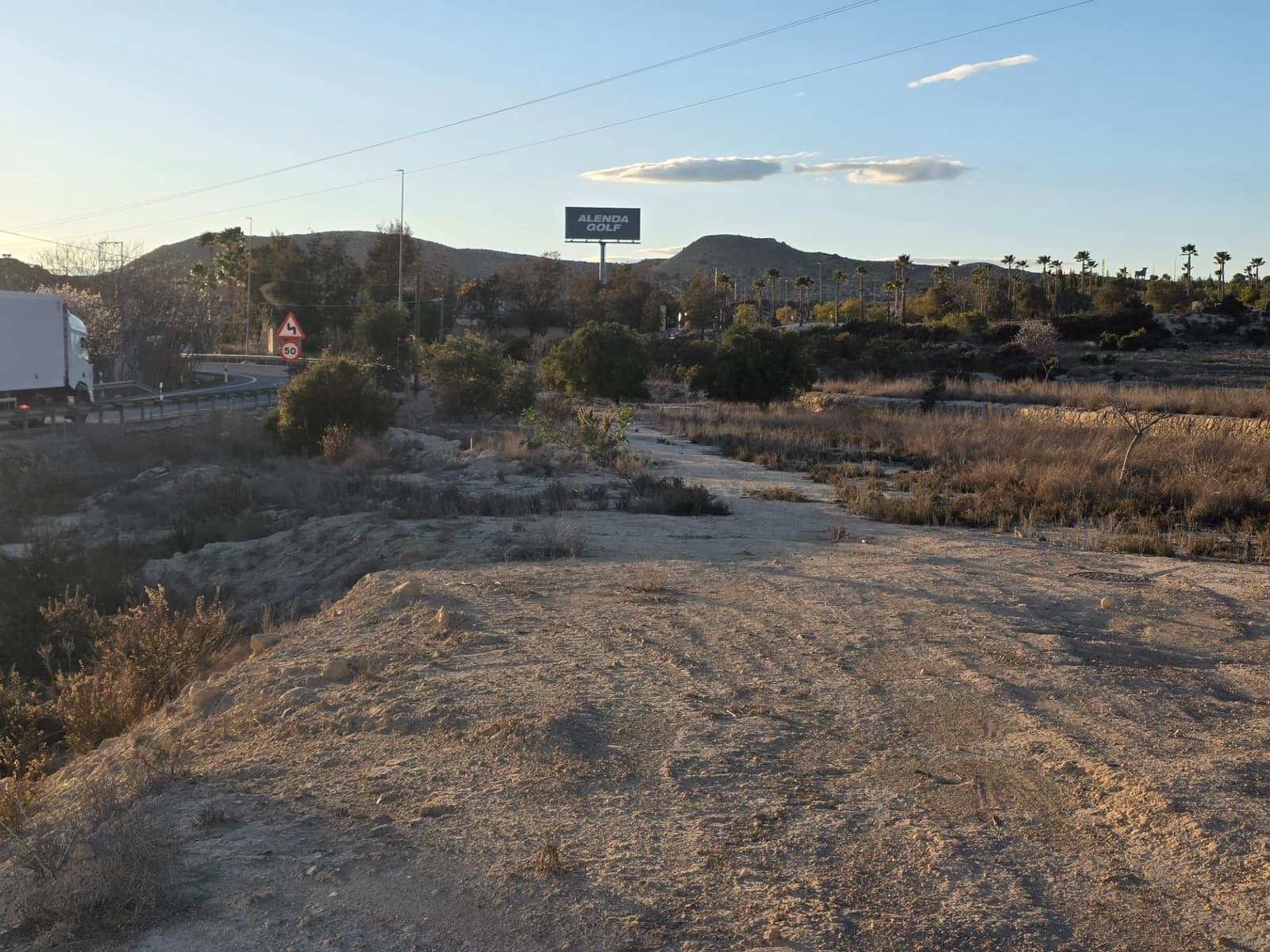 Teren niezagospodarowany na sprzedaż w Monforte del Cid - 249 000 € (Ref: 8847717)