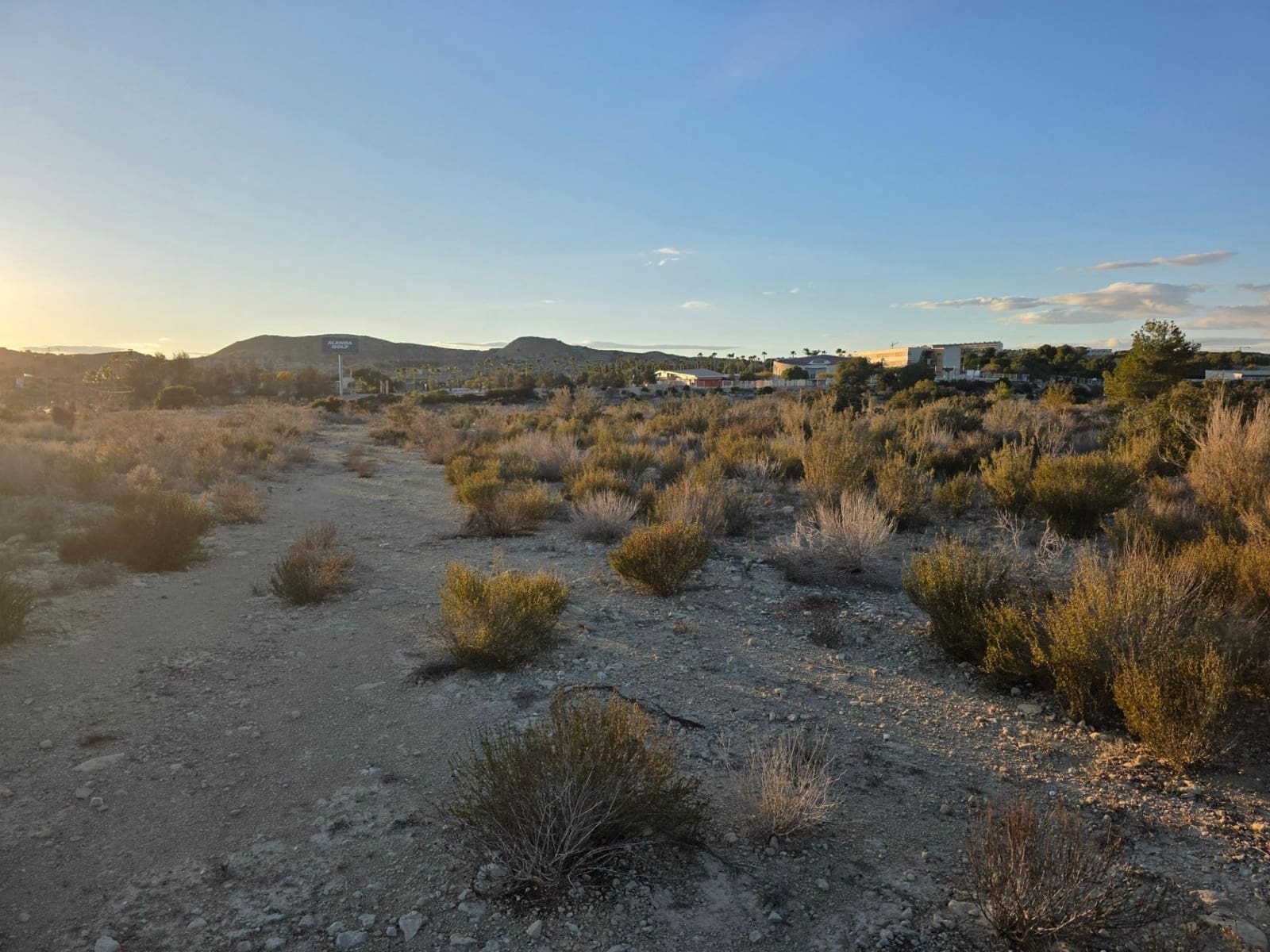 Teren niezagospodarowany na sprzedaż w Monforte del Cid - 249 000 € (Ref: 8847717)