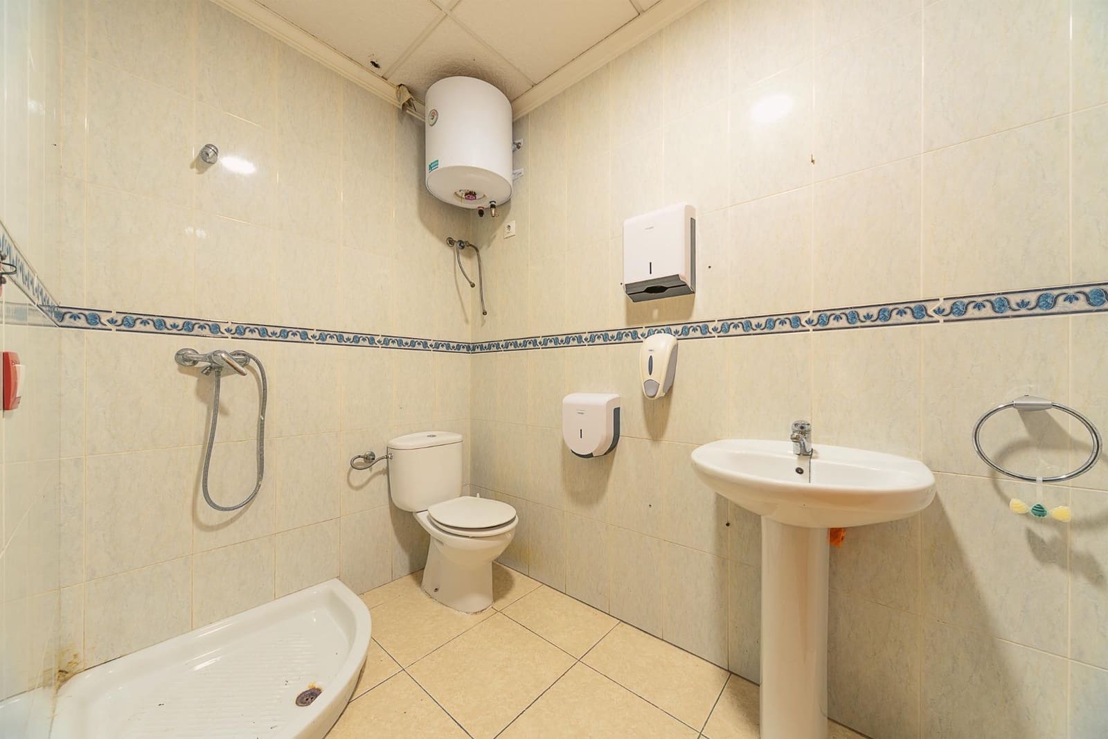 Commercial for sale in Denia - € 190,000 (Ref: 8854874)