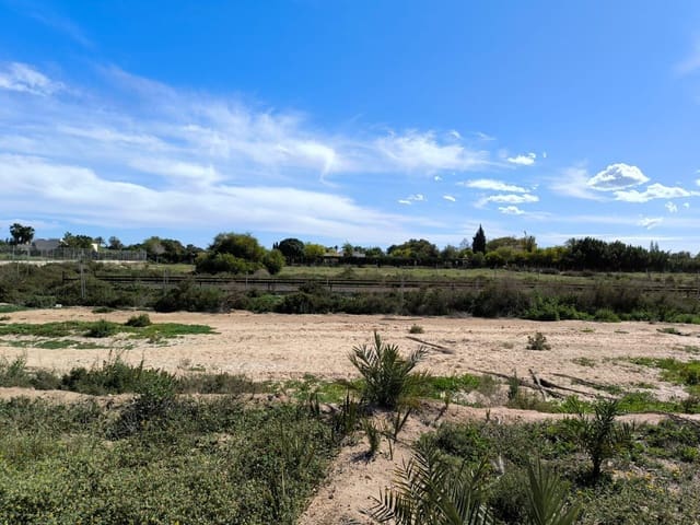 Grunde uden byggetilladelser til salg i Las Bayas, Elche / Elx - € 114.900 (Ref: 8874542)