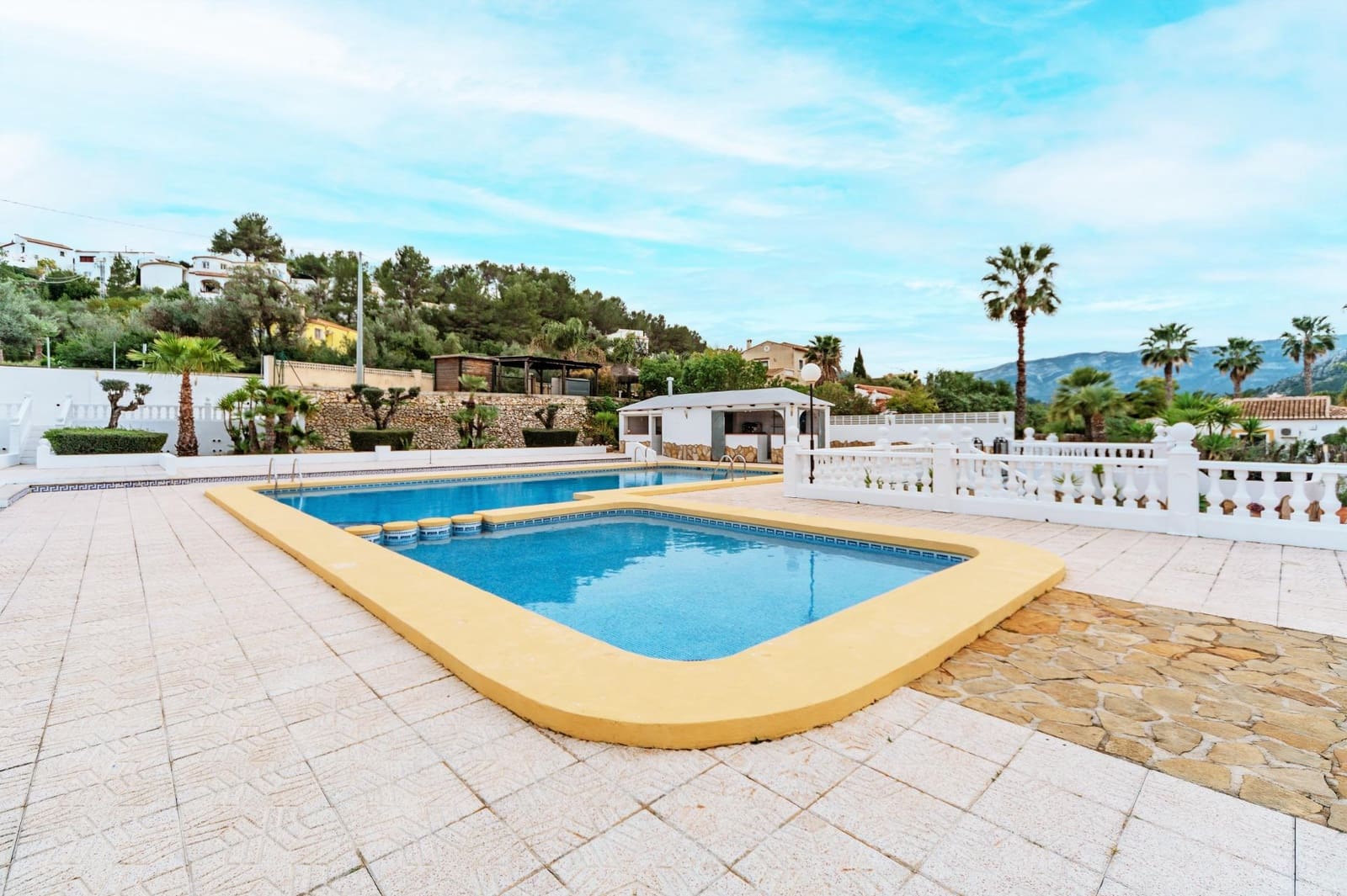 4 slaapkamer Villa te koop in Orba met zwembad garage - € 680.000 (Ref: 8879813)