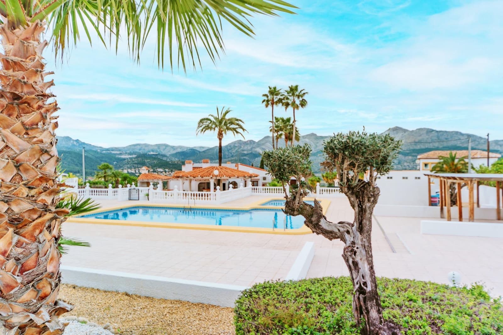 4 slaapkamer Villa te koop in Orba met zwembad garage - € 680.000 (Ref: 8879813)