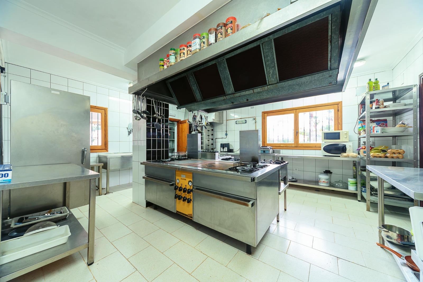 4 slaapkamer Villa te koop in Orba met zwembad garage - € 680.000 (Ref: 8879813)