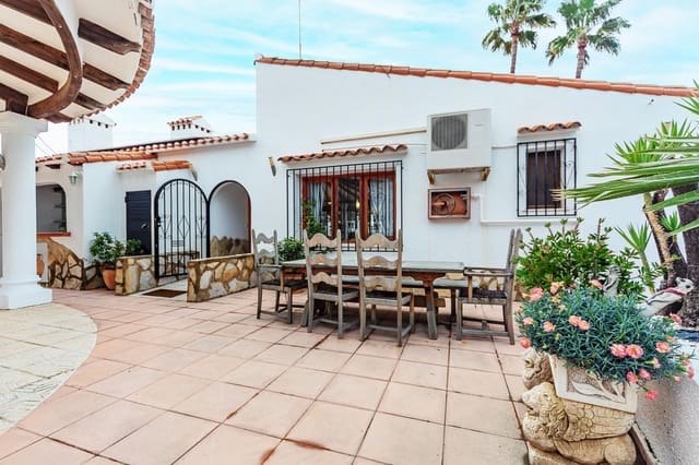 4 camera da letto Villa in vendita in Orba con piscina garage - 680.000 € (Rif: 8879813)