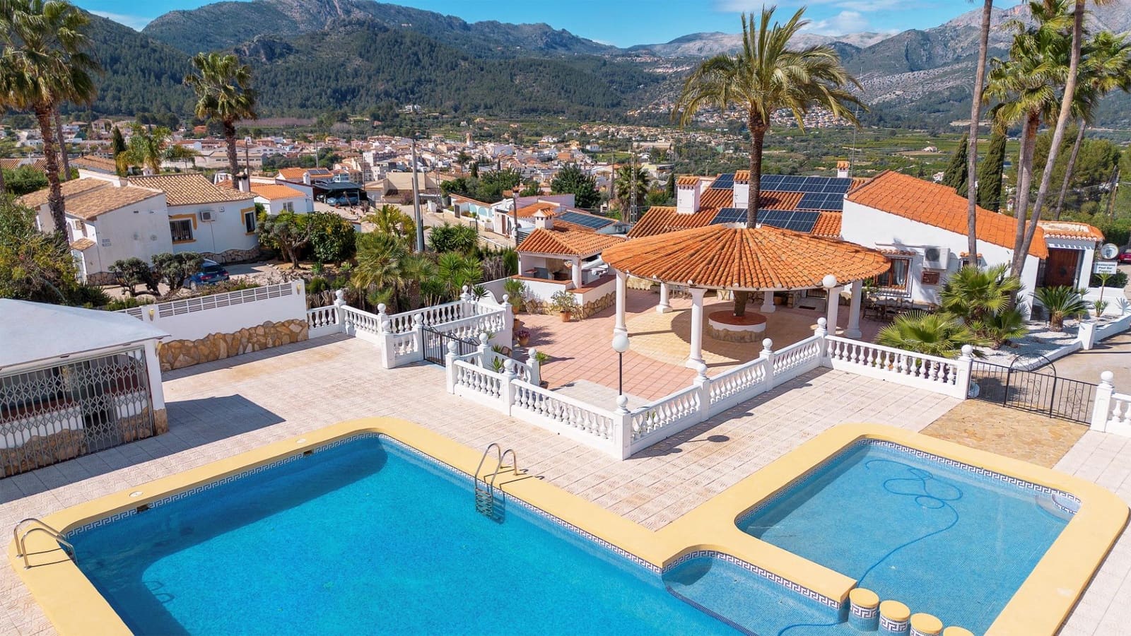 4 slaapkamer Villa te koop in Orba met zwembad garage - € 680.000 (Ref: 8879813)