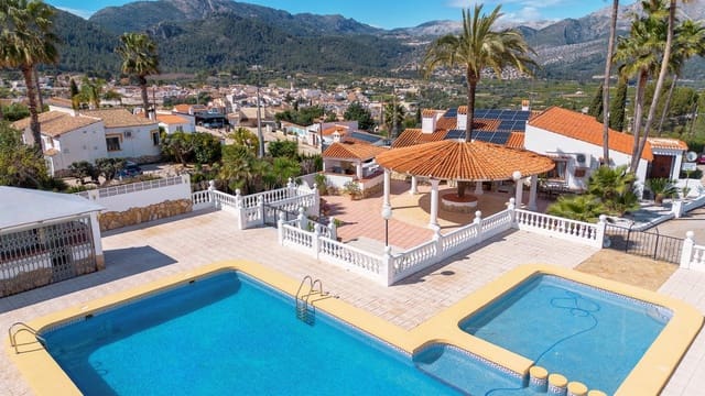 4 camera da letto Villa in vendita in Orba con piscina garage - 680.000 € (Rif: 8879813)