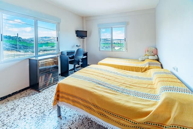 Chalet de 5 habitaciones en Elche / Elx en venta con piscina garaje - 297.000 € (Ref: 8902403)