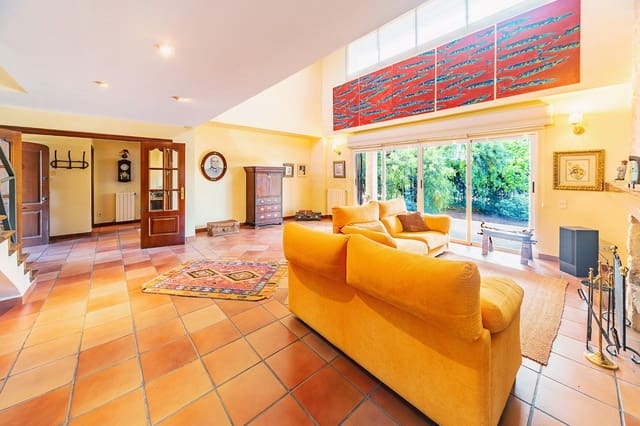 4 bedroom Villa for sale in Elda with garage - € 399,000 (Ref: 8905576)