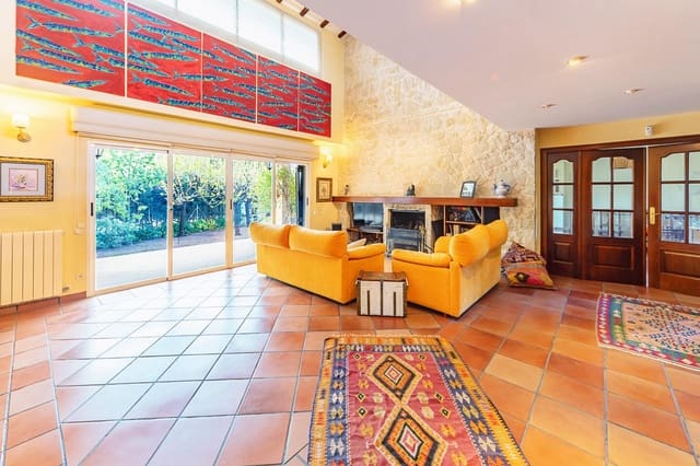 4 bedroom Villa for sale in Elda with garage - € 399,000 (Ref: 8905576)