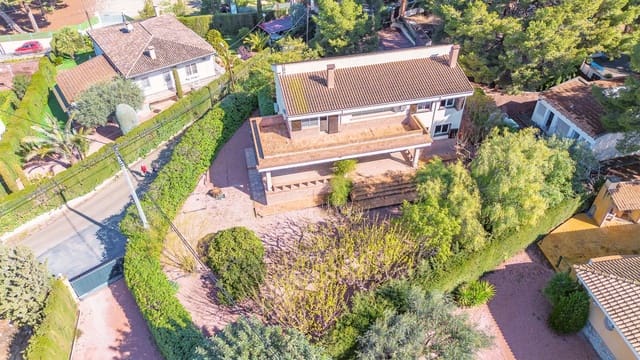 4 bedroom Villa for sale in Elda with garage - € 399,000 (Ref: 8905576)