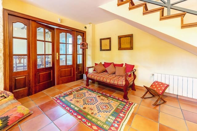 4 slaapkamer Villa te koop in Elda met garage - € 399.000 (Ref: 8905576)