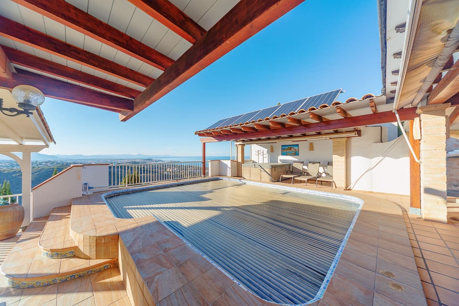 6 makuuhuone Huvila myytävänä paikassa Denia mukana uima-altaan 
autotalli - 1 350 000 € (Ref: 8907750)