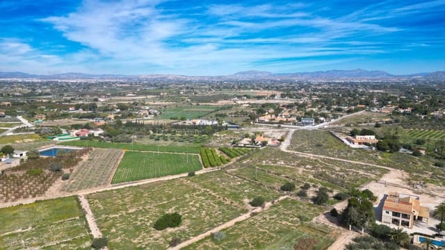 Grunde uden byggetilladelser til salg i Valverde, Elche / Elx - € 135.000 (Ref: 8913092)