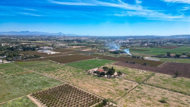 Grunde uden byggetilladelser til salg i Valverde, Elche / Elx - € 135.000 (Ref: 8913092)