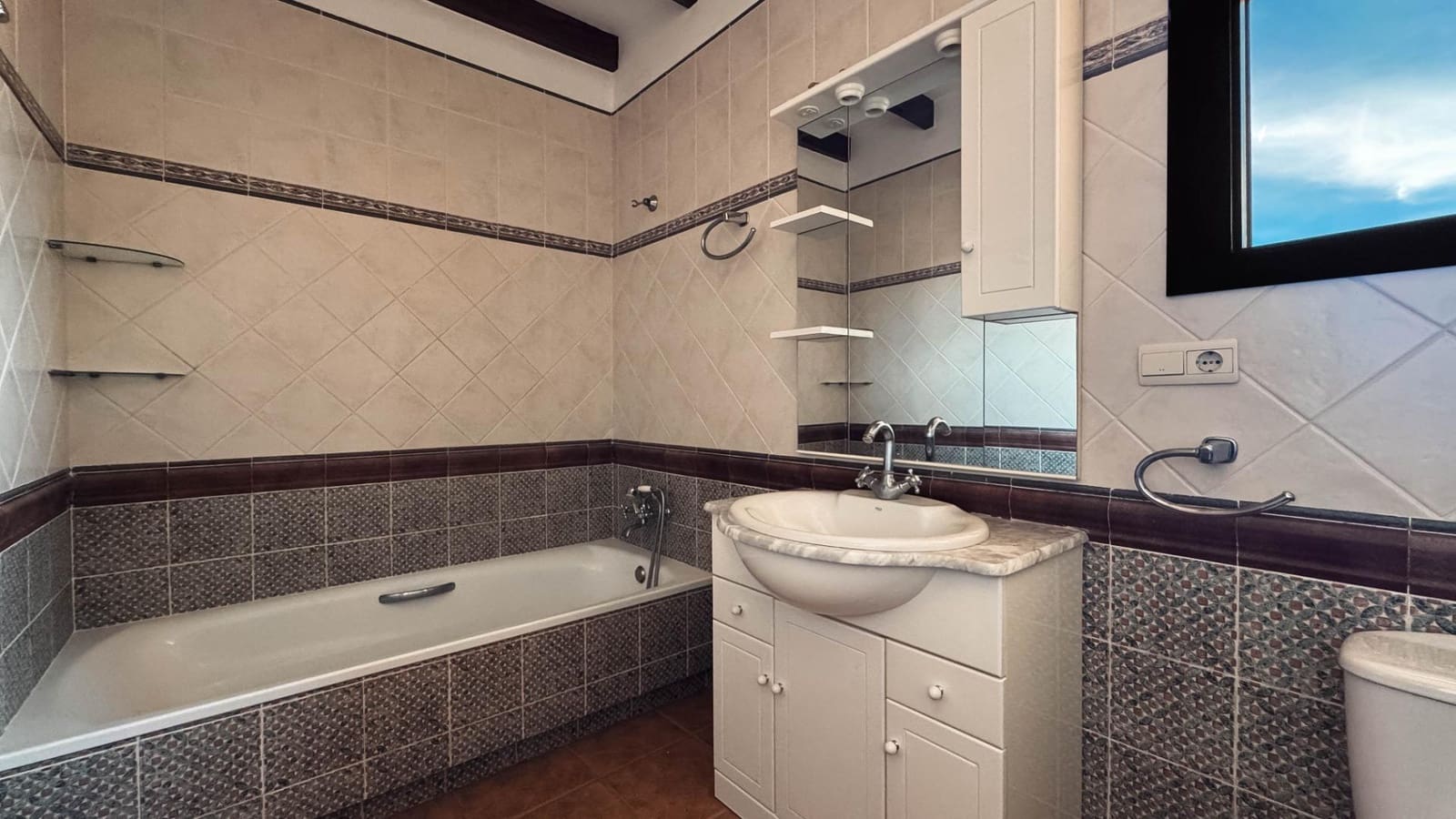 2 slaapkamer Finca/Landhuis te koop in Monovar / Monover - € 220.000 (Ref: 8913102)